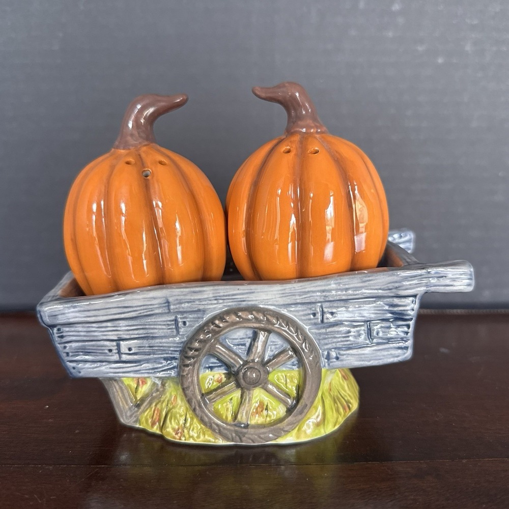 Cracker Barrel Fall Pumpkin Stoneware ~ Salt & Pepper Shakers In A Farm Wagon